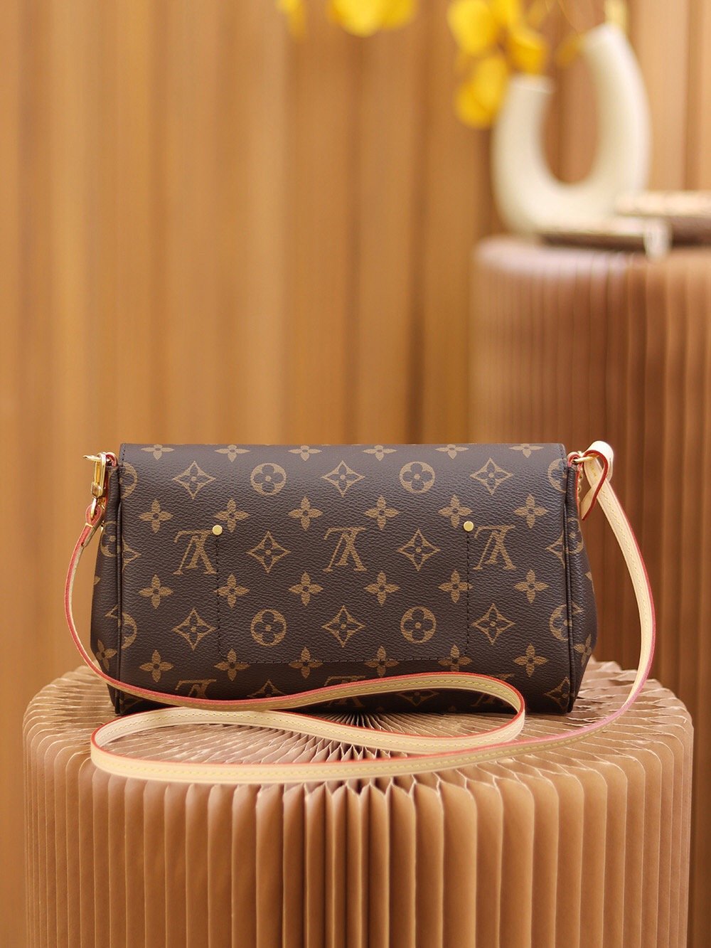 Louis Vuitton FAVORITE series m40718 26*15*4cm