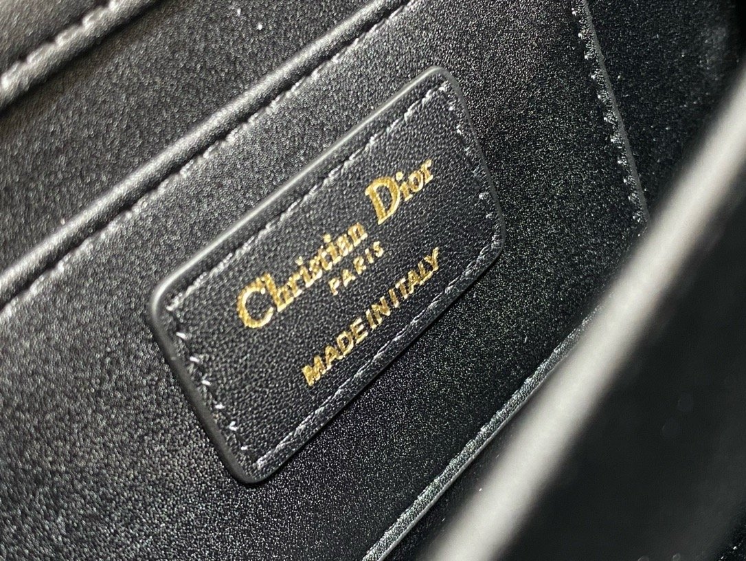 𝐃𝟏𝐎𝐑 𝐀𝐧𝐠𝐞 Metal handle Ange autumn and winter series