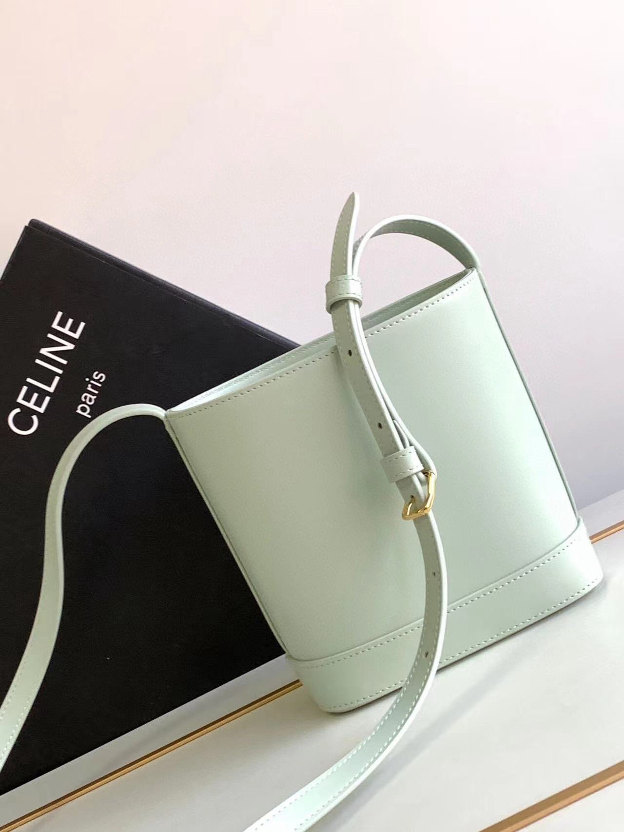 CEL1N_E CUIR TRIOMPHE Mini Smooth Cowhide Bucket Bag Light Green 19.5 X 16 X 7 cm