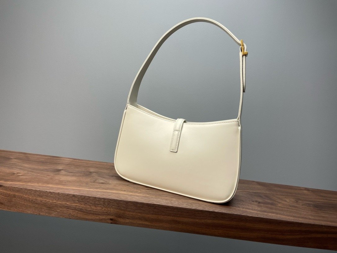 【𝑳𝑬 𝟓 𝑨 𝟕】𝙍𝙤𝙨𝙚 same style smooth plain leather 𝙃𝙊𝘽𝙊 handbag Plain leather Tabby Gold/Cream White 𝟔𝟓𝟕𝟐𝟐𝟖