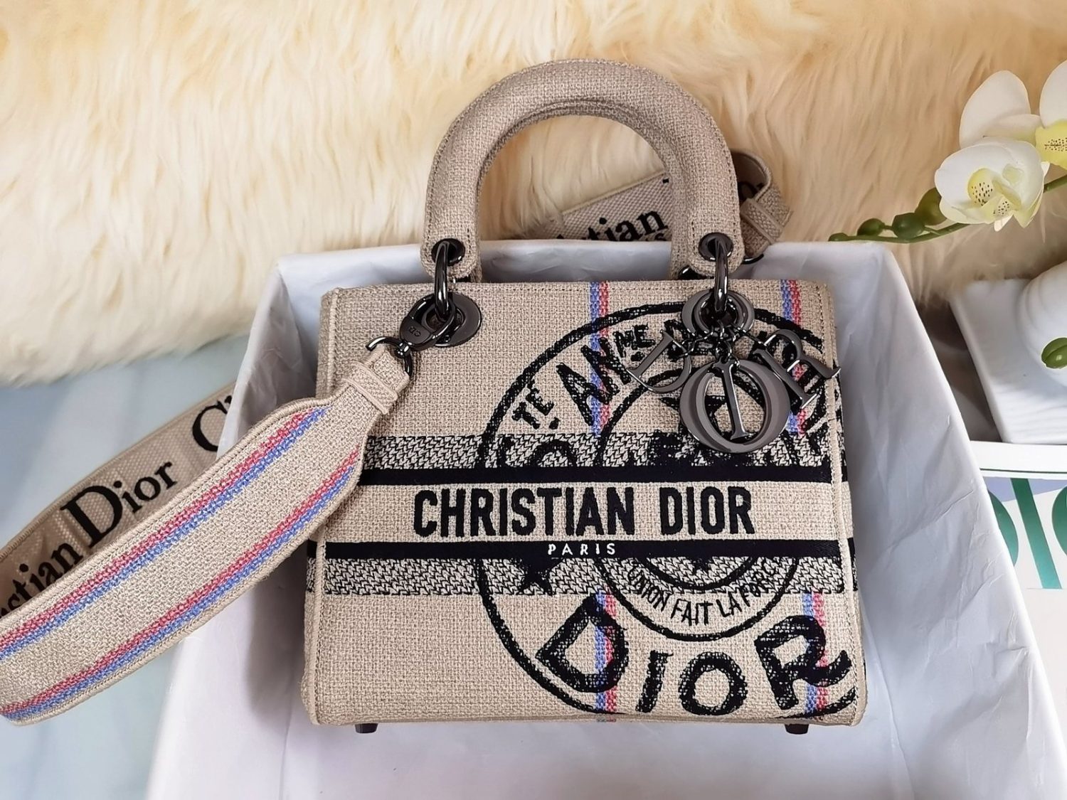 Jute embroidery Princess Diana CHRISTIAN DIOR PARIS logo