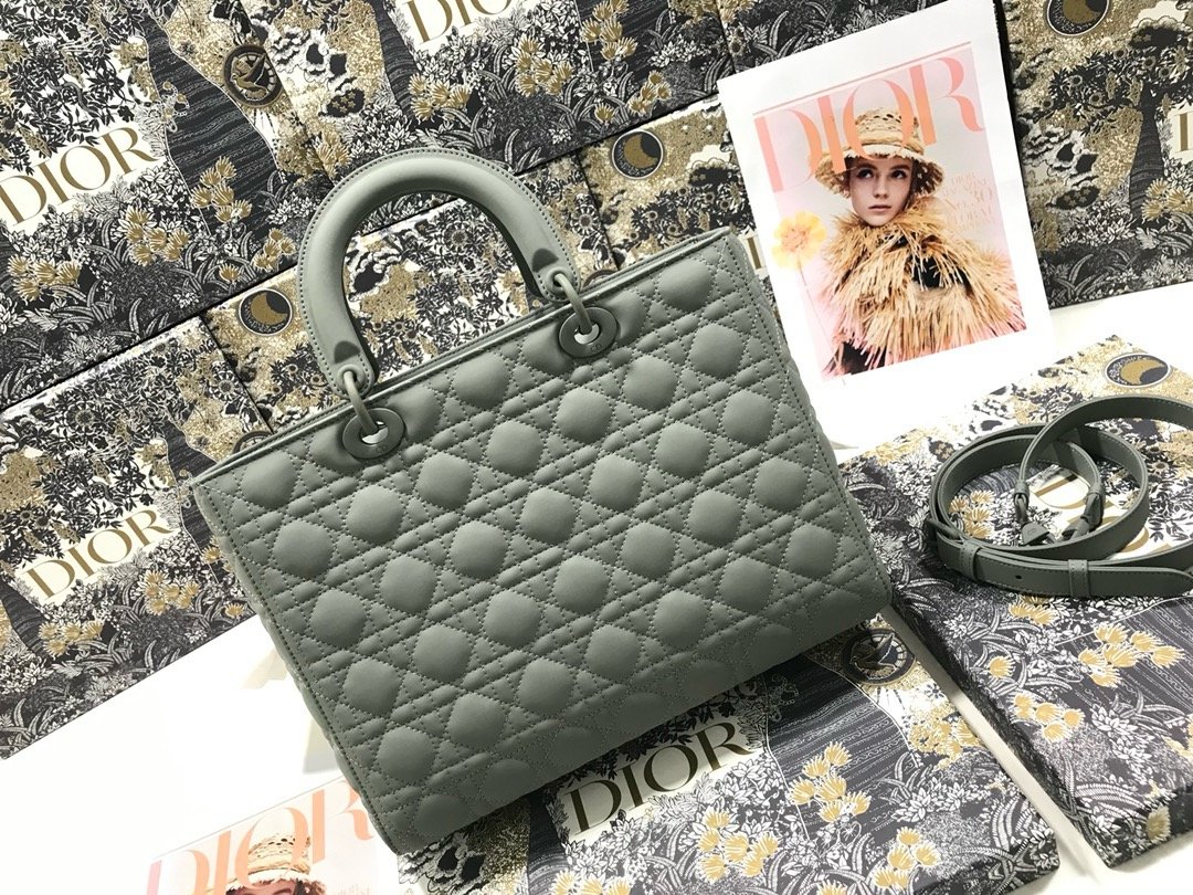 Lady Dior seven check frosted rattan beef leather clamshell handbag with shoulder strap M0566