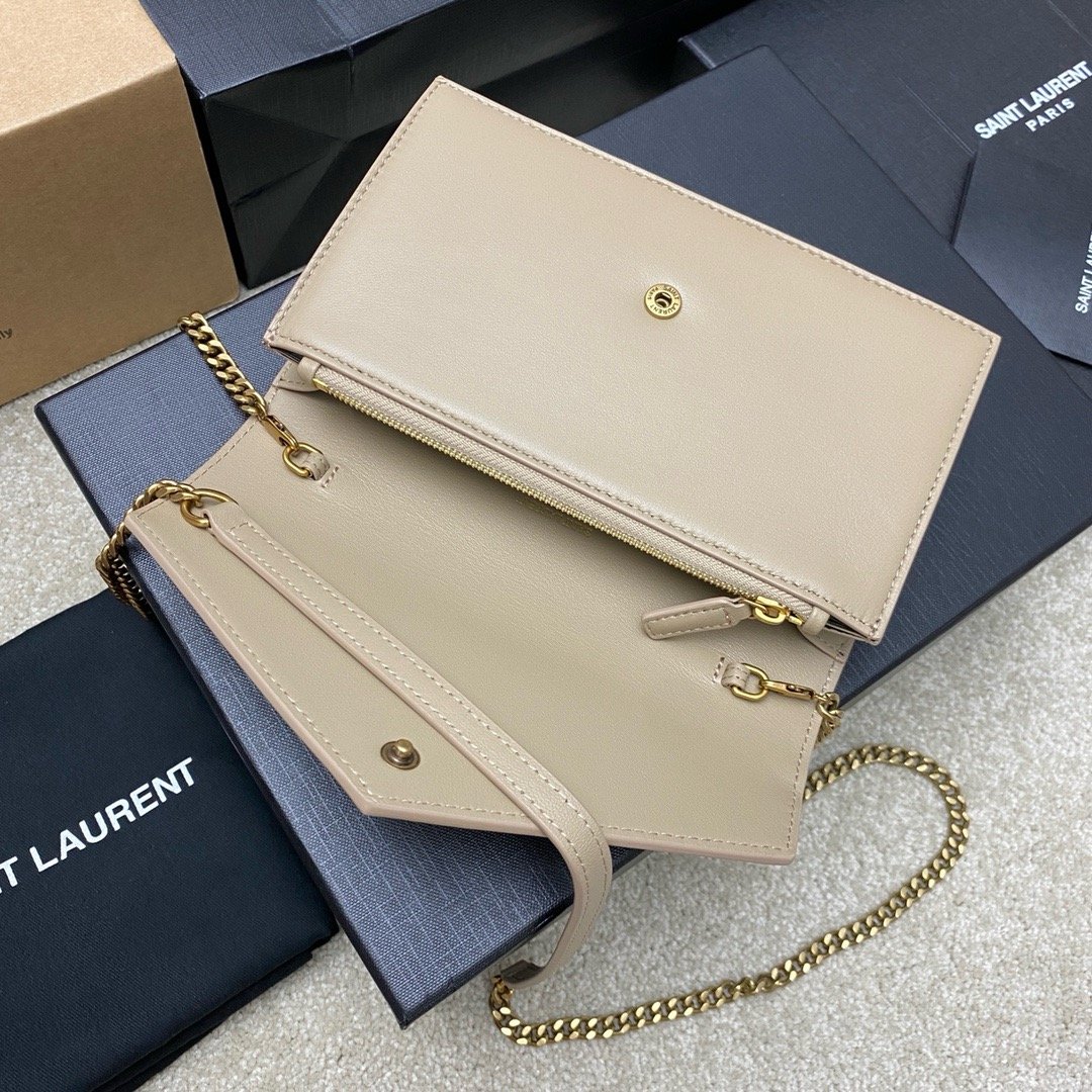 LE CASSANDRE Smooth Leather Envelope Chain Wallet Apricot Lambskin/Gold 743050-2