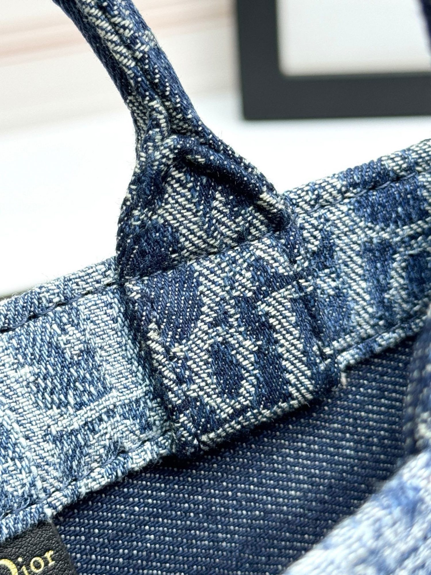 𝐃𝐢𝐨𝐫 𝐁𝐨𝐨𝐤 𝐓𝐨𝐭𝐞 Shoulder strap mini denim D D6687