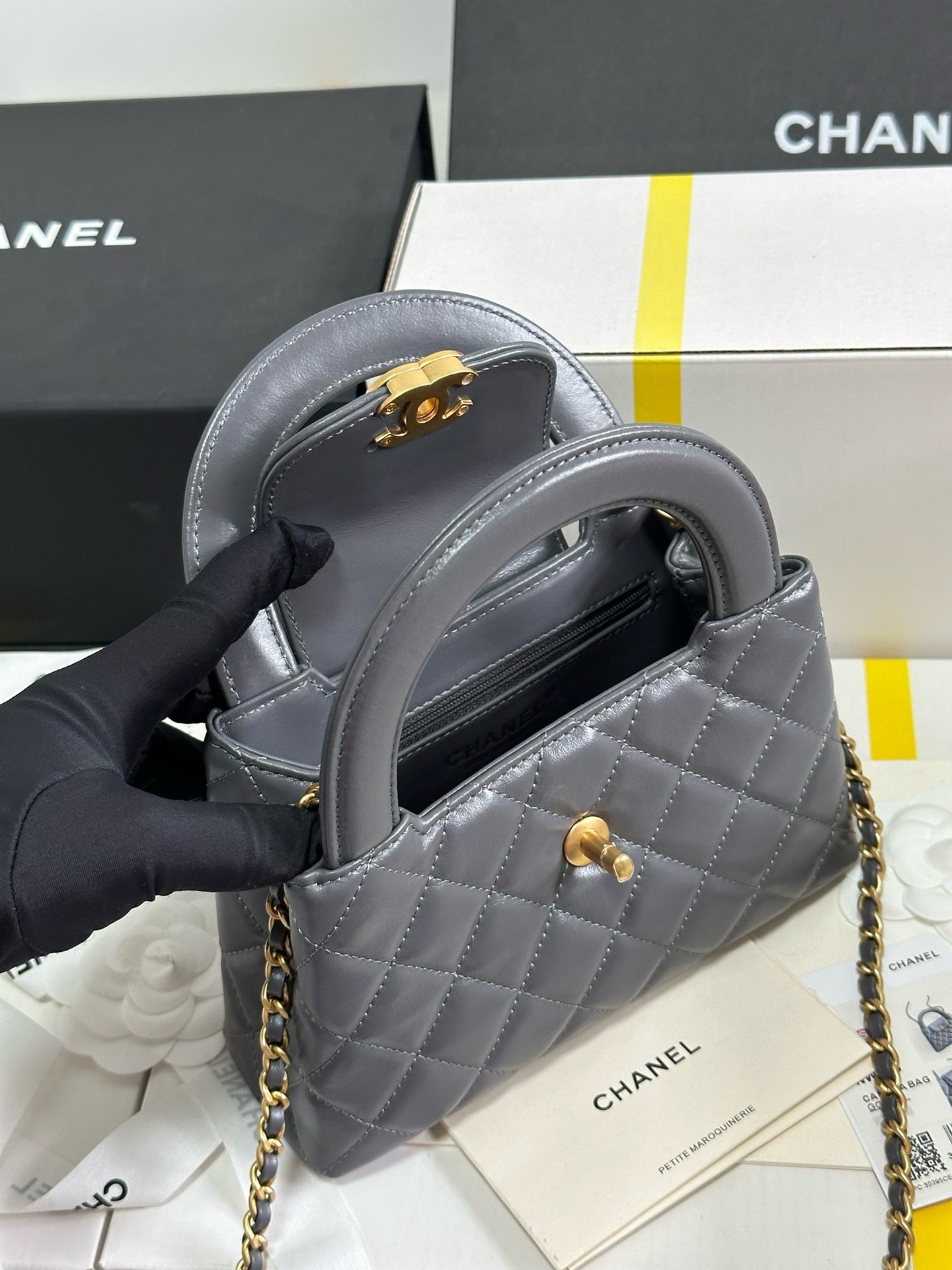 𝗖𝗵𝗮𝗻𝗲𝟭 𝟮𝟯𝗞 series 🖤 𝗞𝗲𝗹𝗹𝘆 portable chain bag large AS4416W880