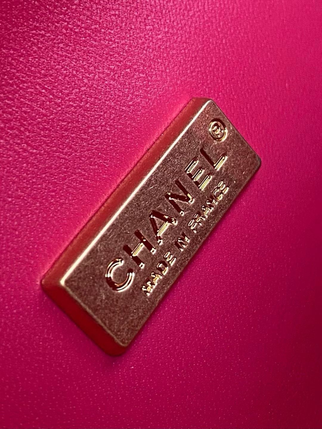 Chanel 22P small round box makeup bag sweetly feel makeup bag AS3066W980