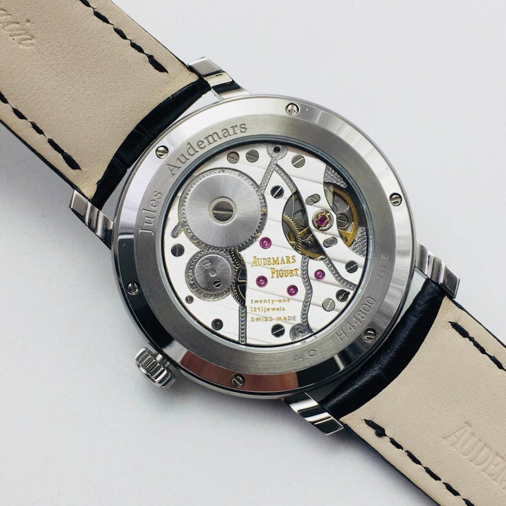 Audemars Piguet Mechanical Watch Diameter: 39 mm