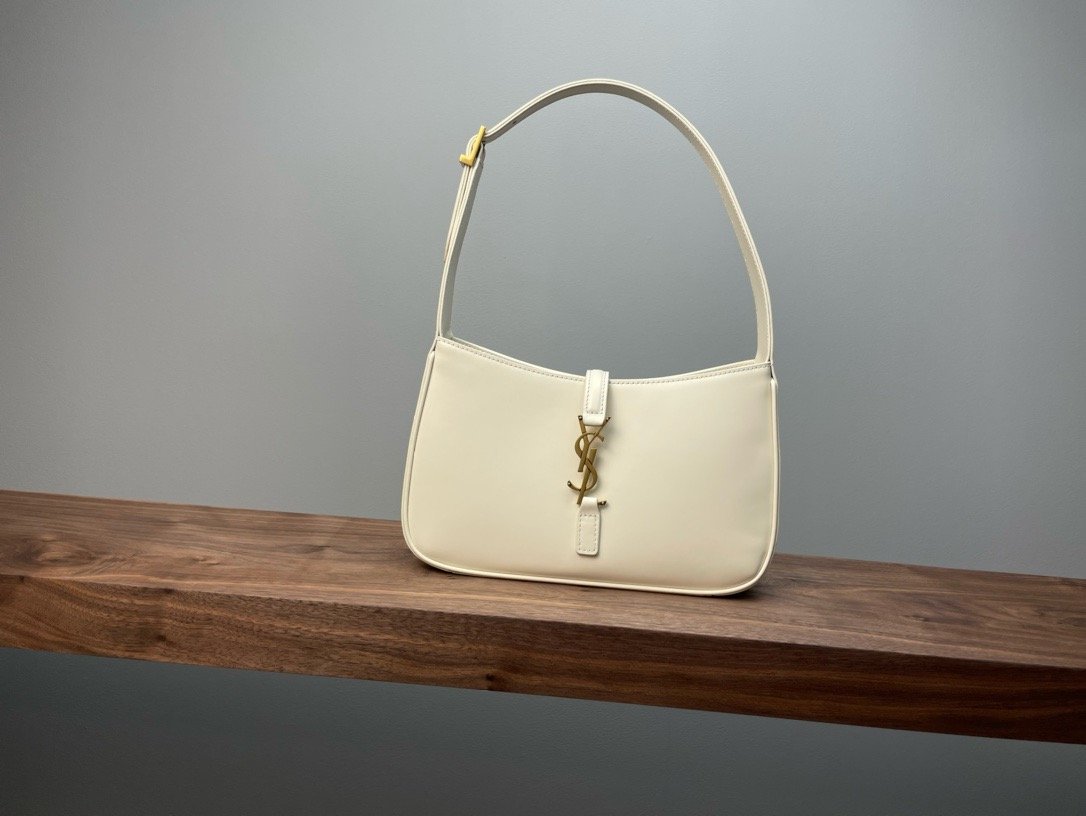 【𝑳𝑬 𝟓 𝑨 𝟕】𝙍𝙤𝙨𝙚 same style smooth plain leather 𝙃𝙊𝘽𝙊 handbag Plain leather Tabby Gold/Cream White 𝟔𝟓𝟕𝟐𝟐𝟖