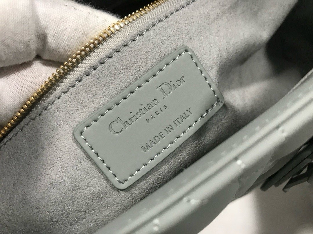 Lady Dior seven check frosted rattan beef leather clamshell handbag with shoulder strap M0566