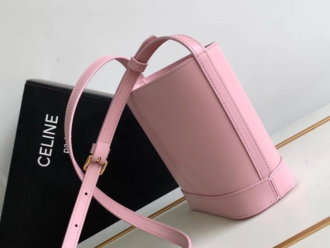 CEL1N_E CUIR TRIOMPHE MINI BUCKET BAG IN SMOOTH CALFSKIN PINK 19.5 X 16 X 7 cm
