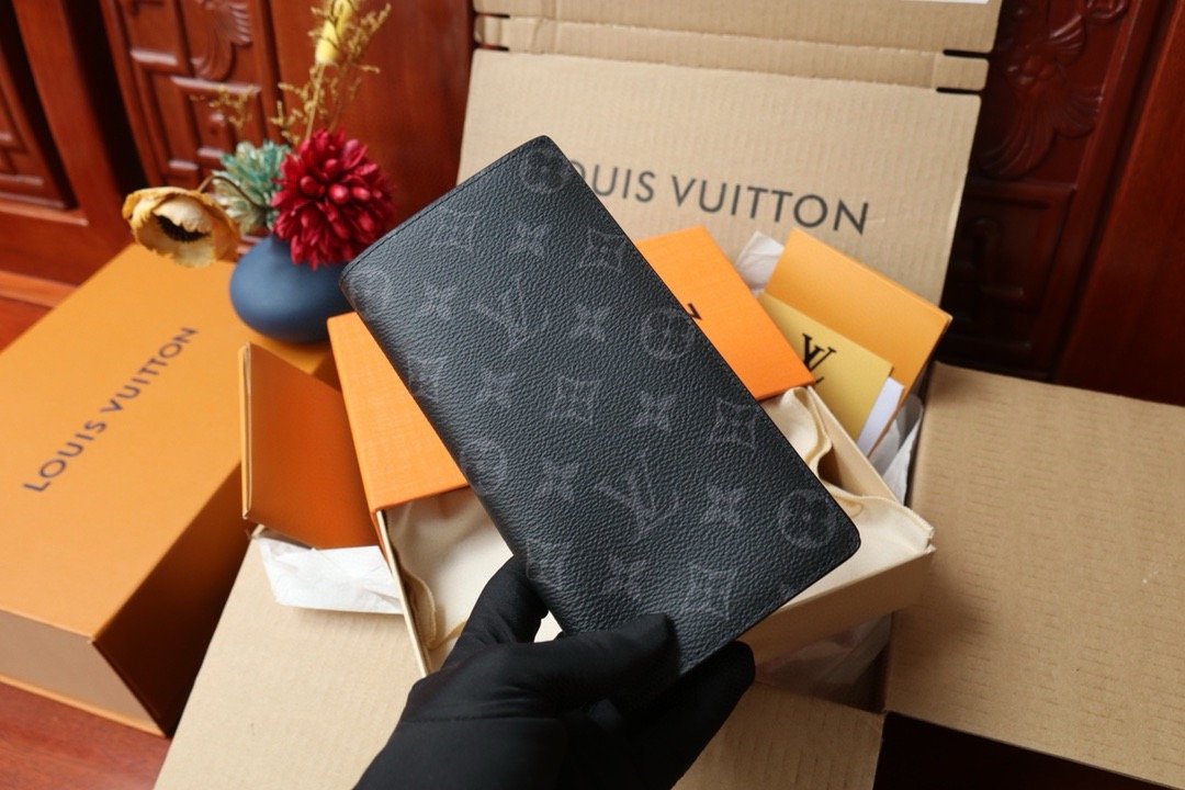 LV brazza wallet