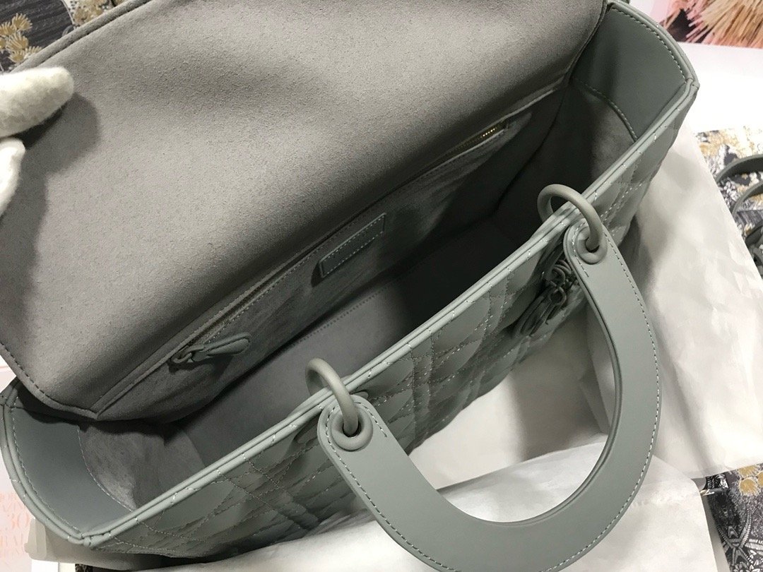 Lady Dior seven check frosted rattan beef leather clamshell handbag with shoulder strap M0566