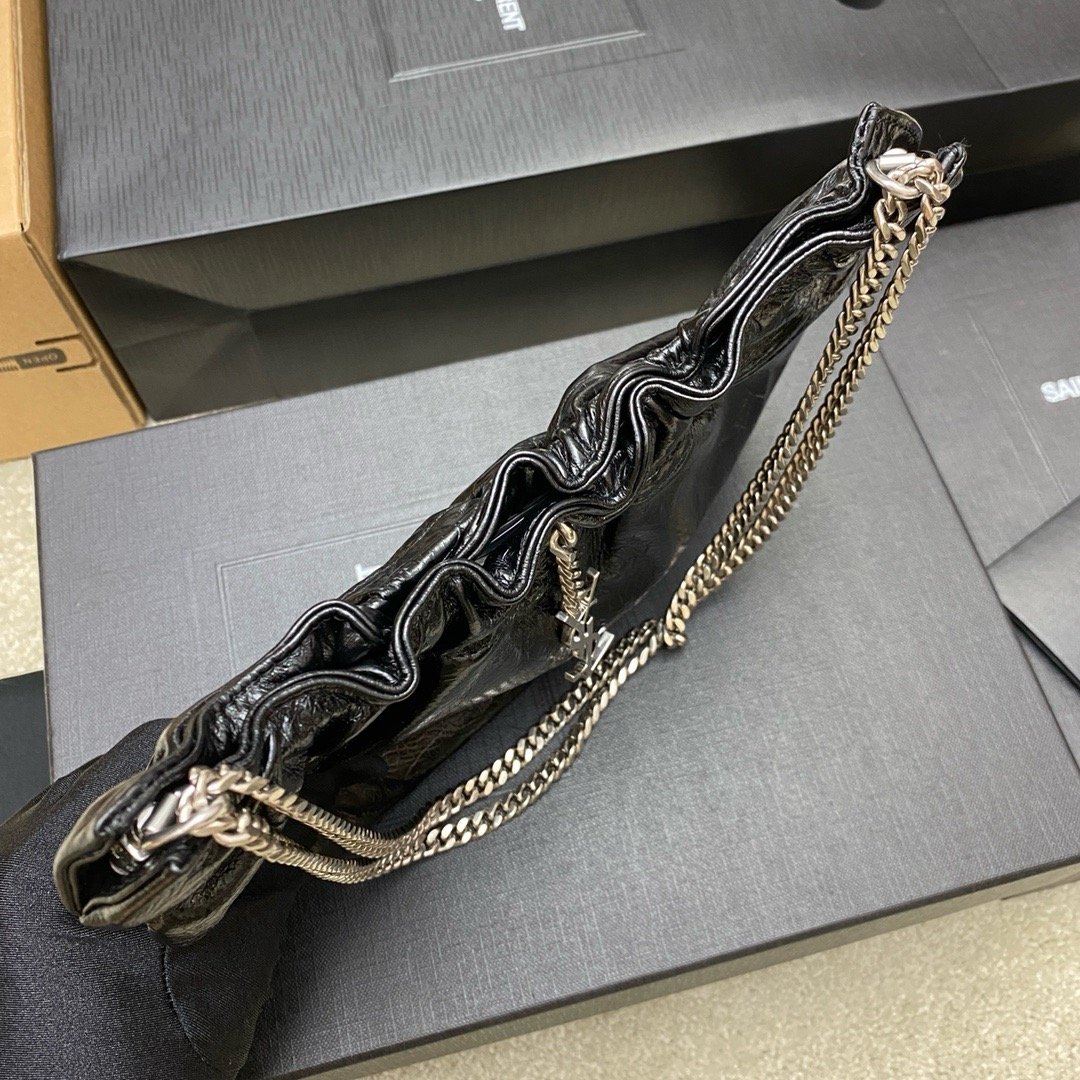Cloud bag Mini leather shoulder bag Cloud-shaped underarm bag Wax leather black/antique silver 681632