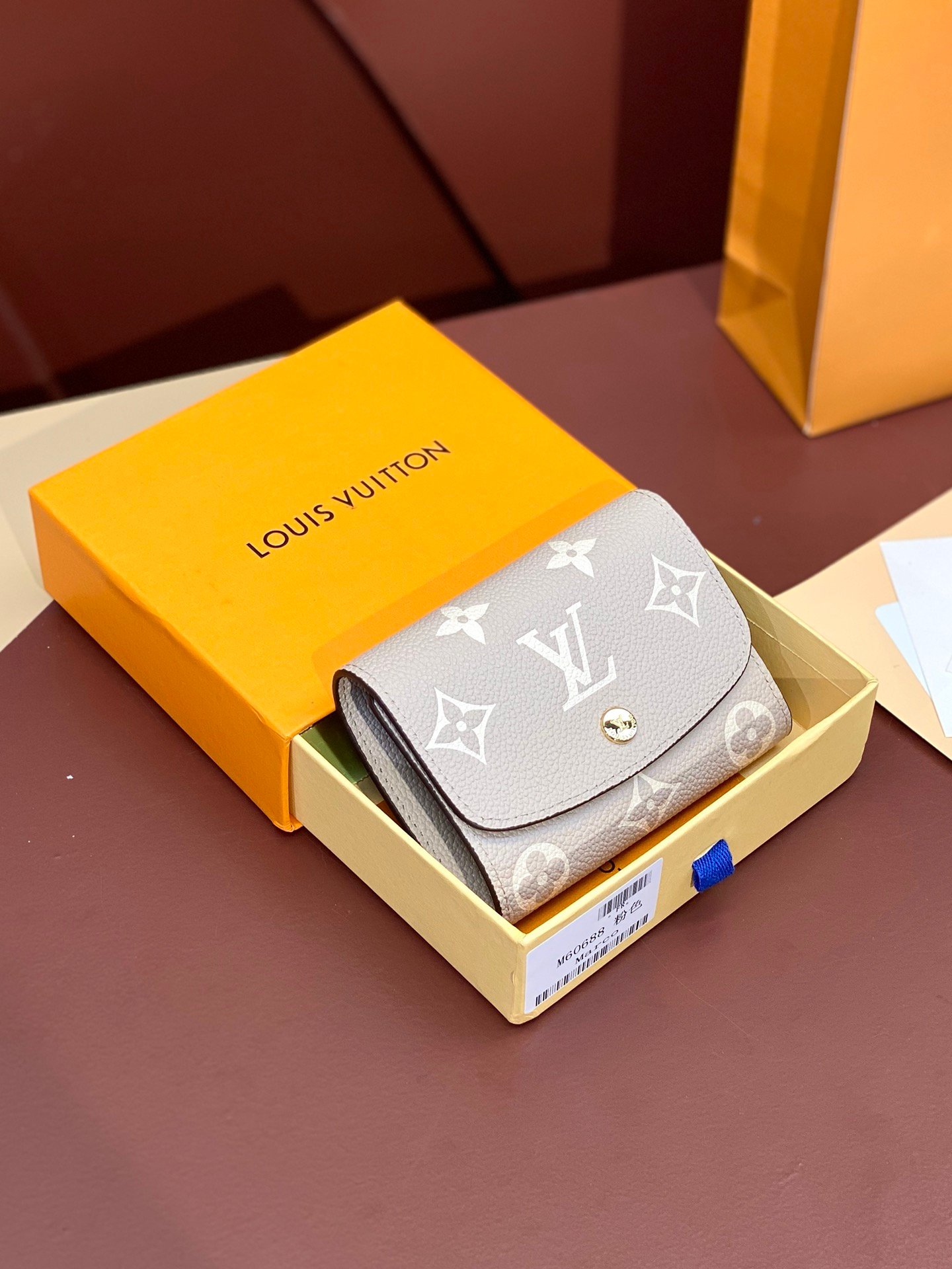 LV Grey! Short! Wallet Wallet made of soft monogramempreinte leather
