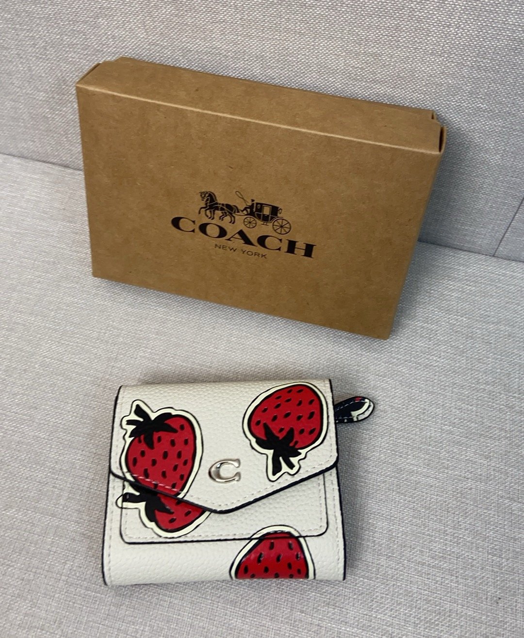 Strawberry pattern wallet