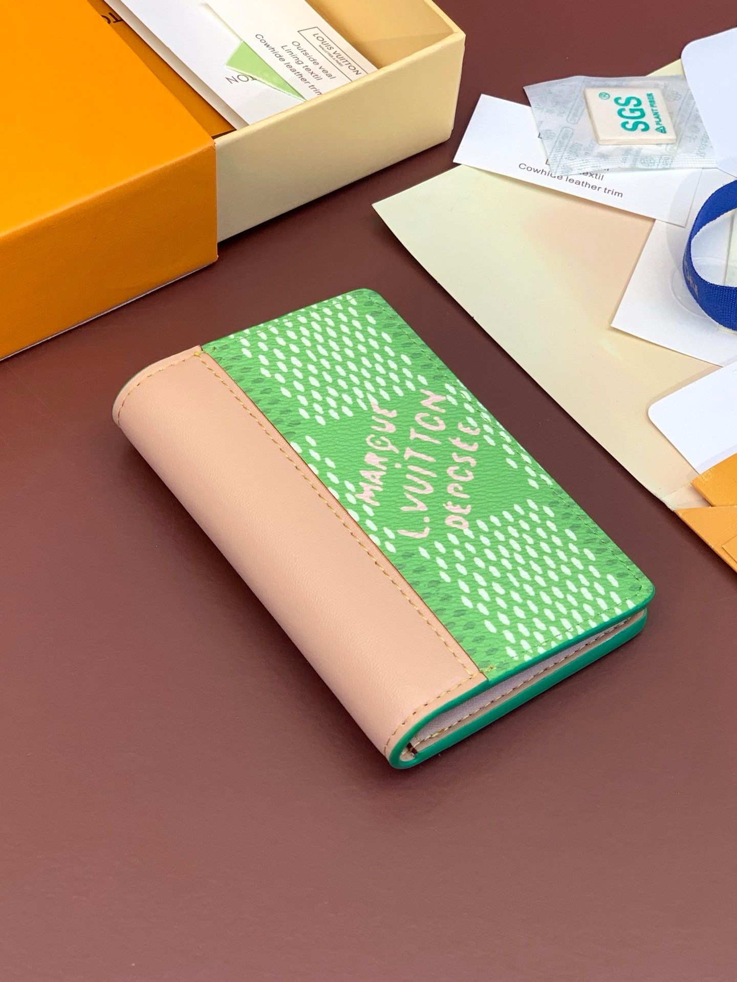 l.vuitton marque deposee bright colors 7.5×1×1 cm