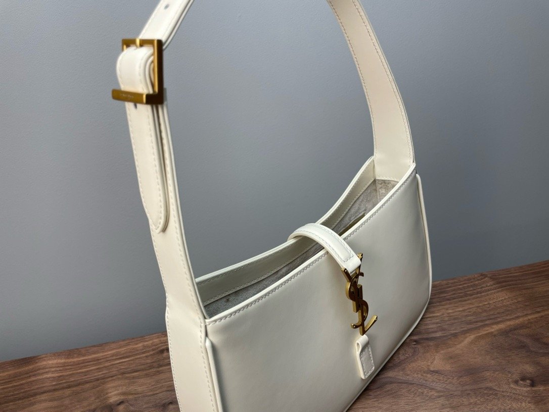 【𝑳𝑬 𝟓 𝑨 𝟕】𝙍𝙤𝙨𝙚 same style smooth plain leather 𝙃𝙊𝘽𝙊 handbag Plain leather Tabby Gold/Cream White 𝟔𝟓𝟕𝟐𝟐𝟖