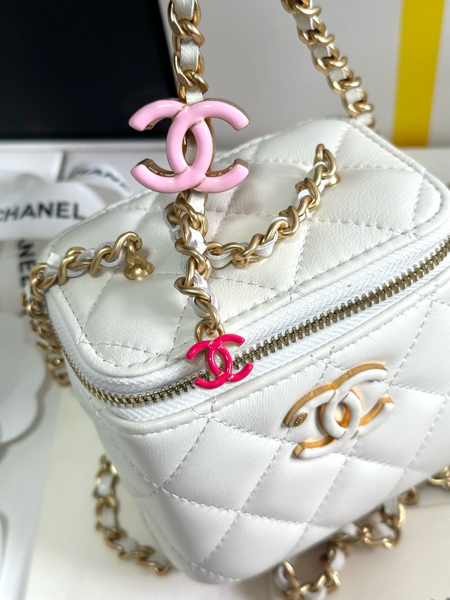 Chanel 24A Workshop enamel adjusting button makeup case 96080W650