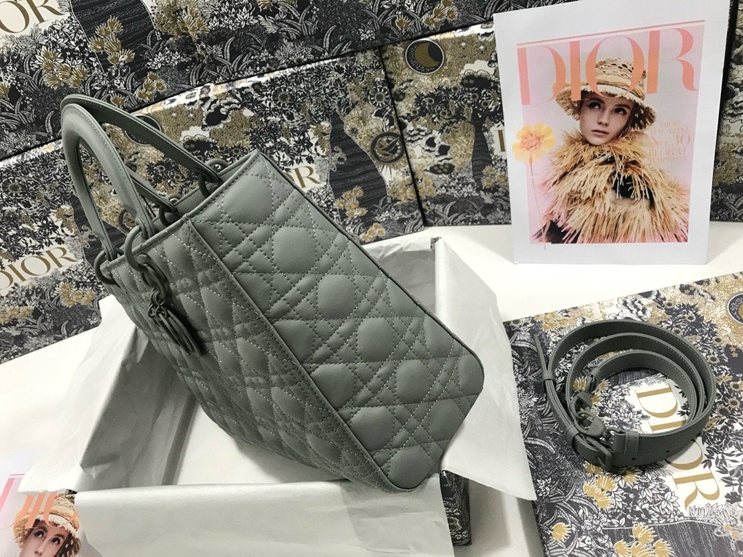 Lady Dior seven check frosted rattan beef leather clamshell handbag with shoulder strap M0566