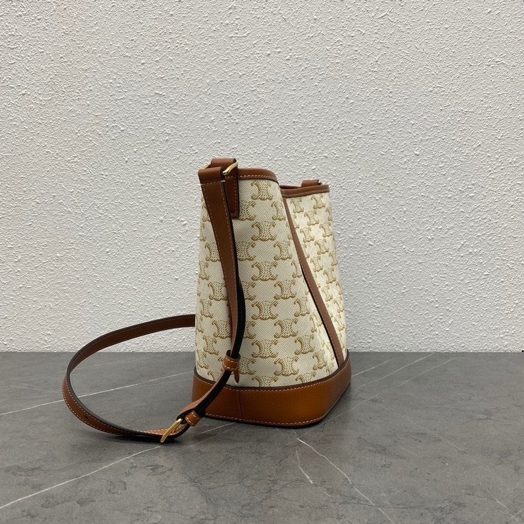 TRIOMPHE FOLCO Spring/Summer New Arrivals Off-White