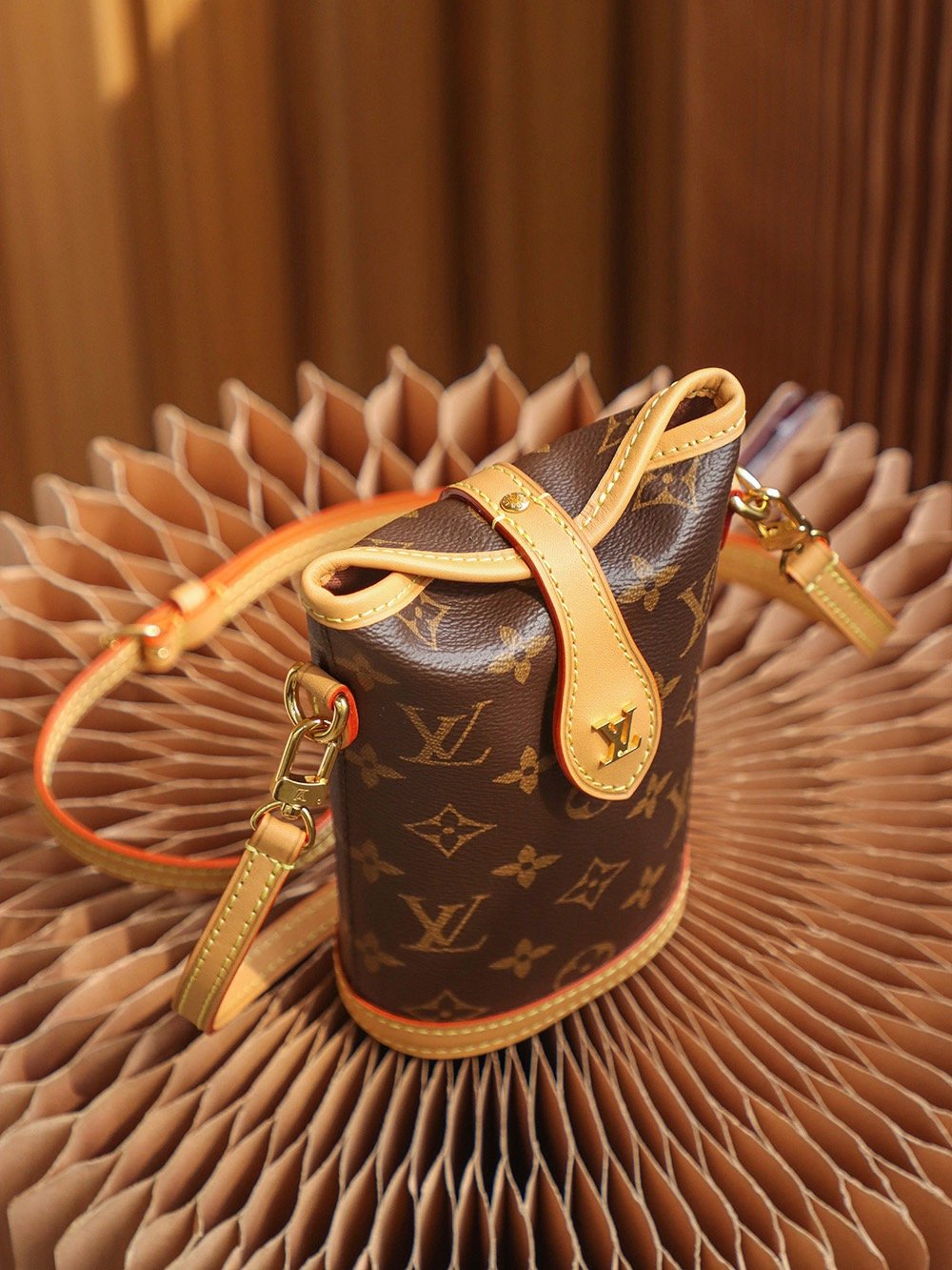 Louis Vuitton FOLD ME系列#m80874# SP 14.5*18*6.5cm