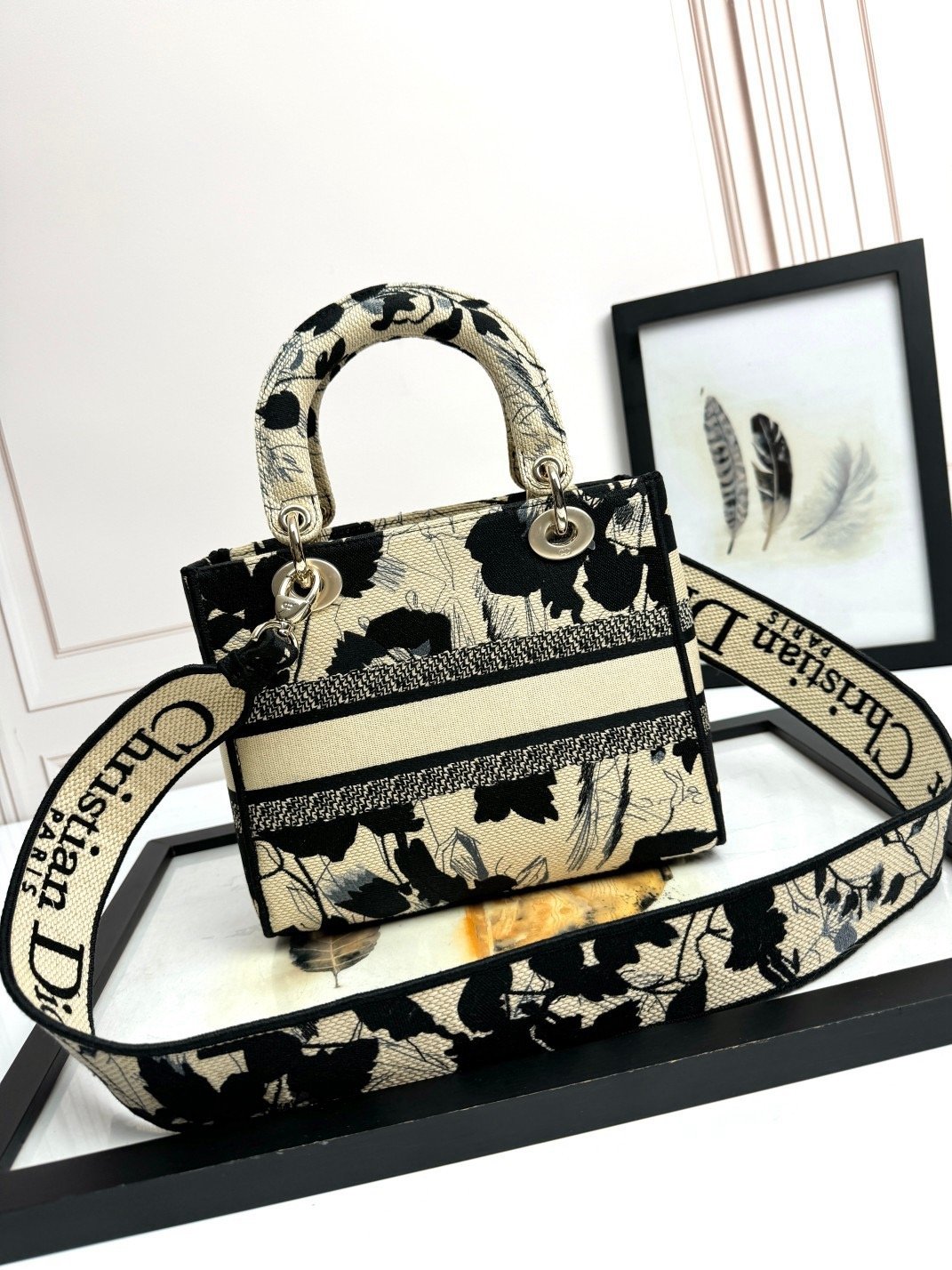 𝐃𝐢𝐨𝐫 𝐃-𝐋𝐈𝐓𝐄 handbag Black peony five-grid embroidery