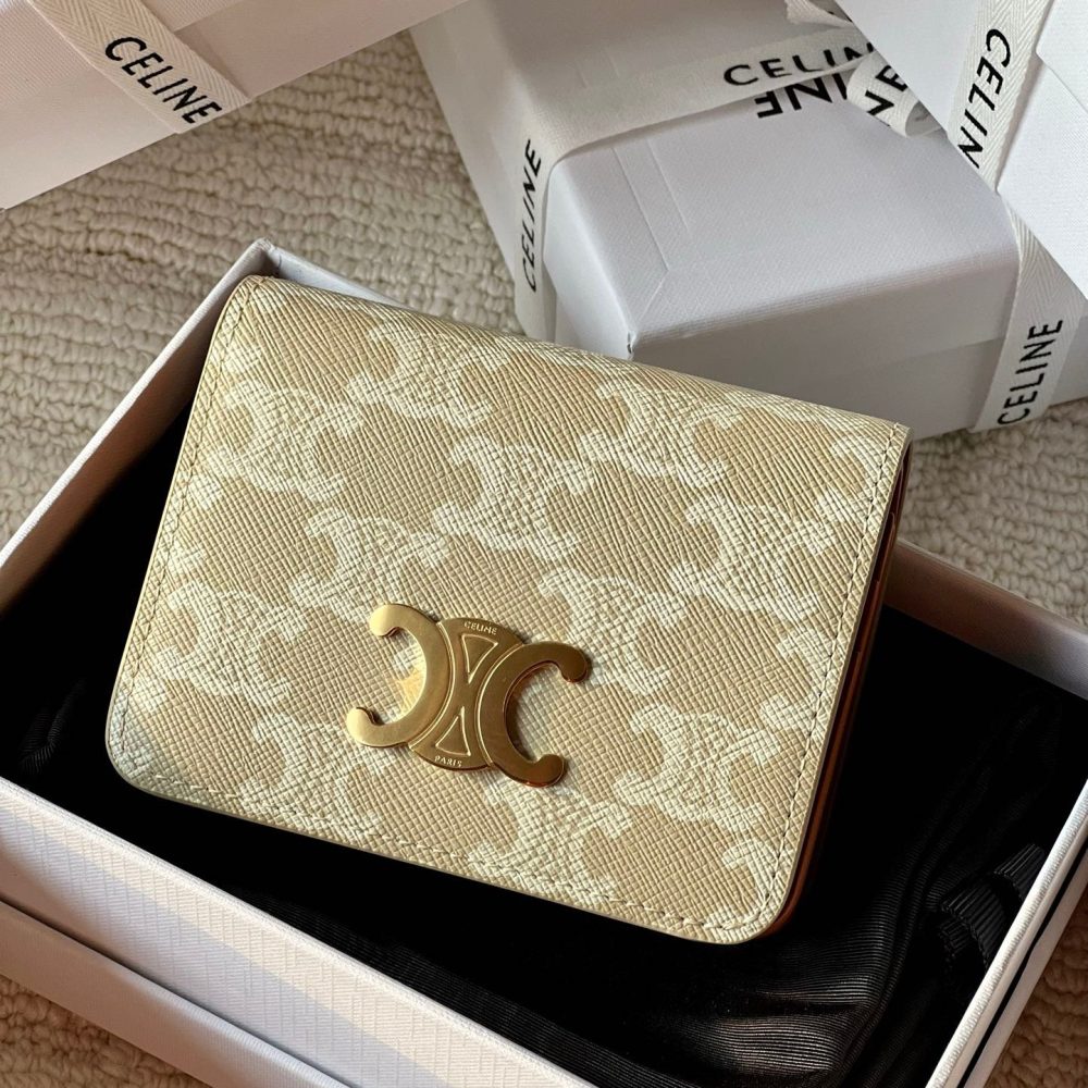 Triomphe compact wallet in shiny calfskin