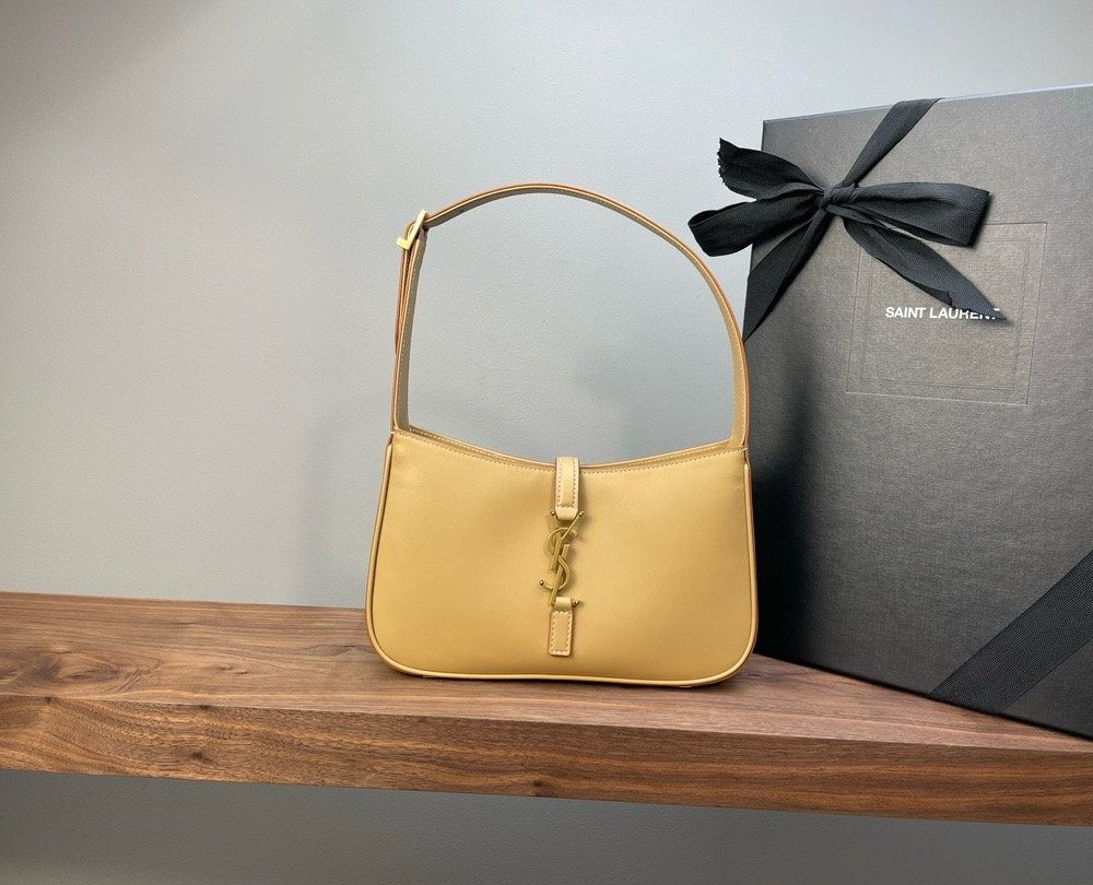 【𝑳𝑬 𝟓 𝑨 𝟕】𝙍𝙤𝙨𝙚 same style smooth plain leather 𝙃𝙊𝘽𝙊 handbag Plain leather Tabby Gold/Apricot 𝟔𝟓𝟕𝟐𝟐𝟖