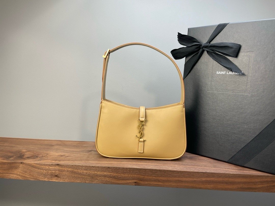 【𝑳𝑬 𝟓 𝑨 𝟕】𝙍𝙤𝙨𝙚 same style smooth plain leather 𝙃𝙊𝘽𝙊 handbag Plain leather Tabby Gold/Apricot 𝟔𝟓𝟕𝟐𝟐𝟖