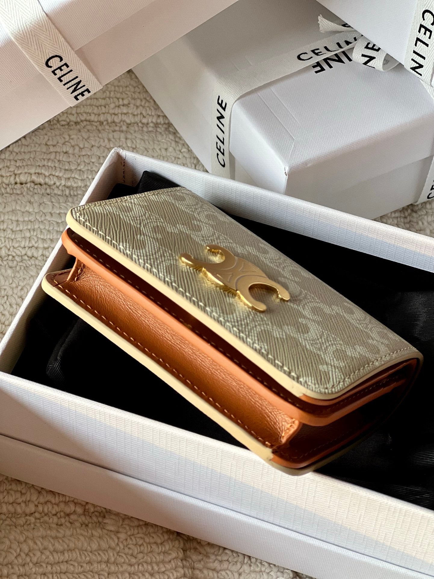 Triomphe compact wallet in shiny calfskin