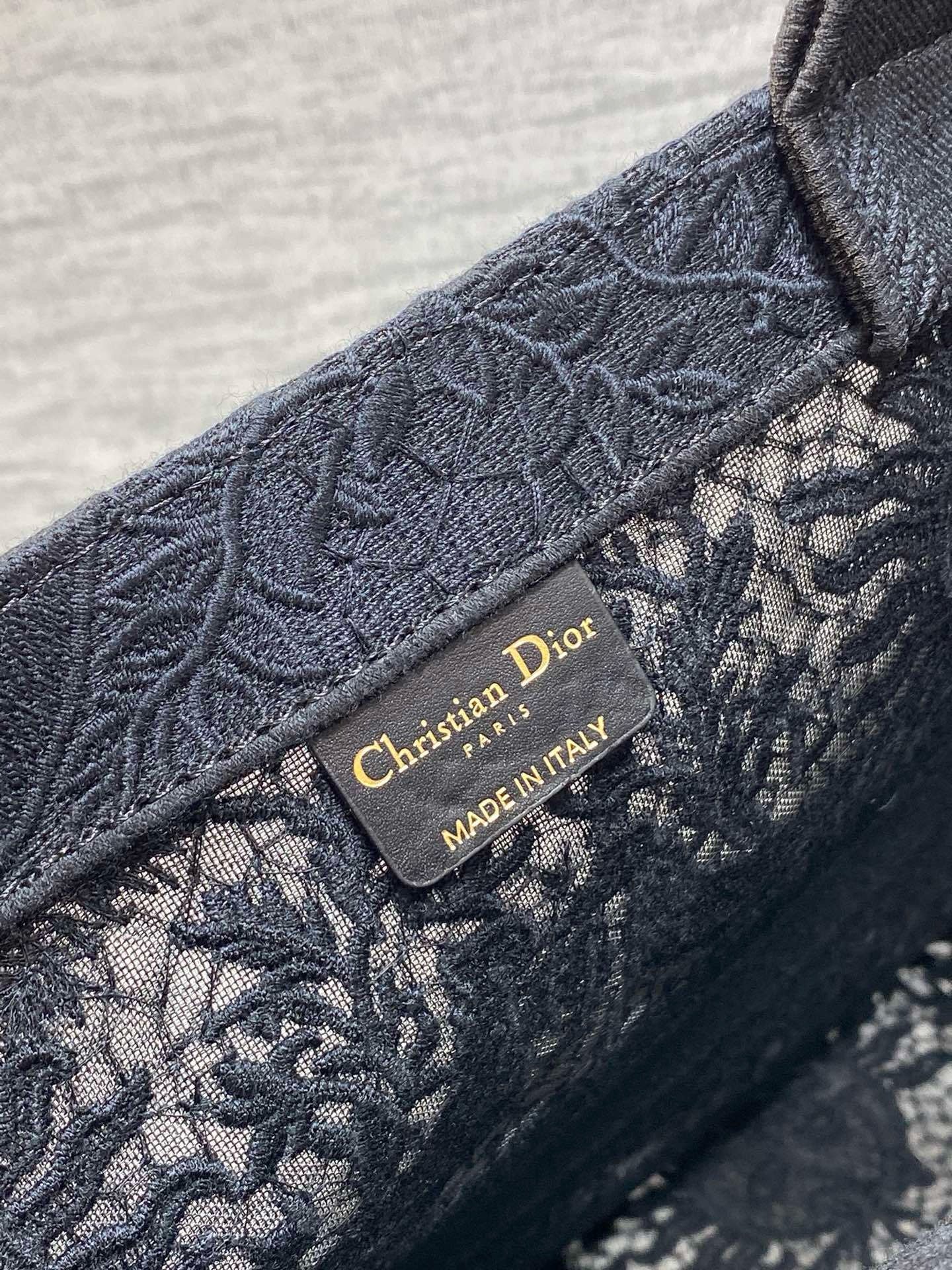 Black Tote's latest lace sun element series