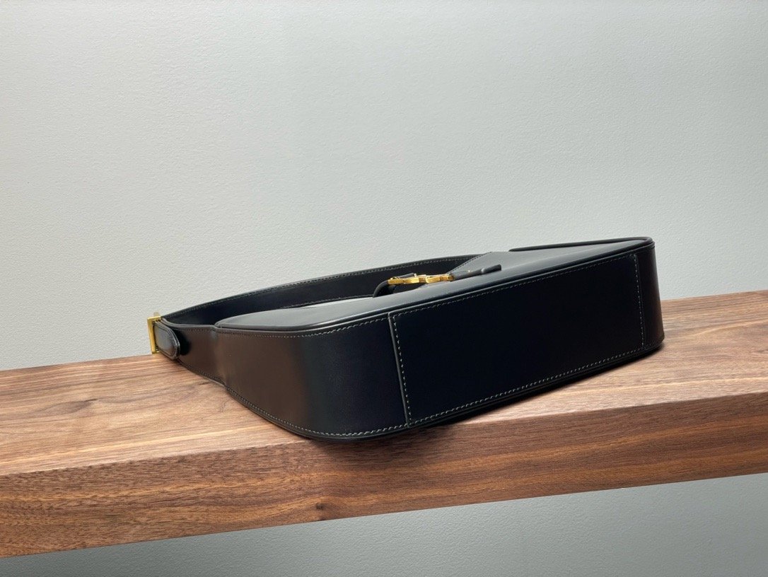 【𝑳𝑬 𝟓 𝑨 𝟕】𝙍𝙤𝙨𝙚 same style smooth plain leather 𝙃𝙊𝘽𝙊 handbag Plain leather gold/black 𝟔𝟓𝟕𝟐𝟐𝟖