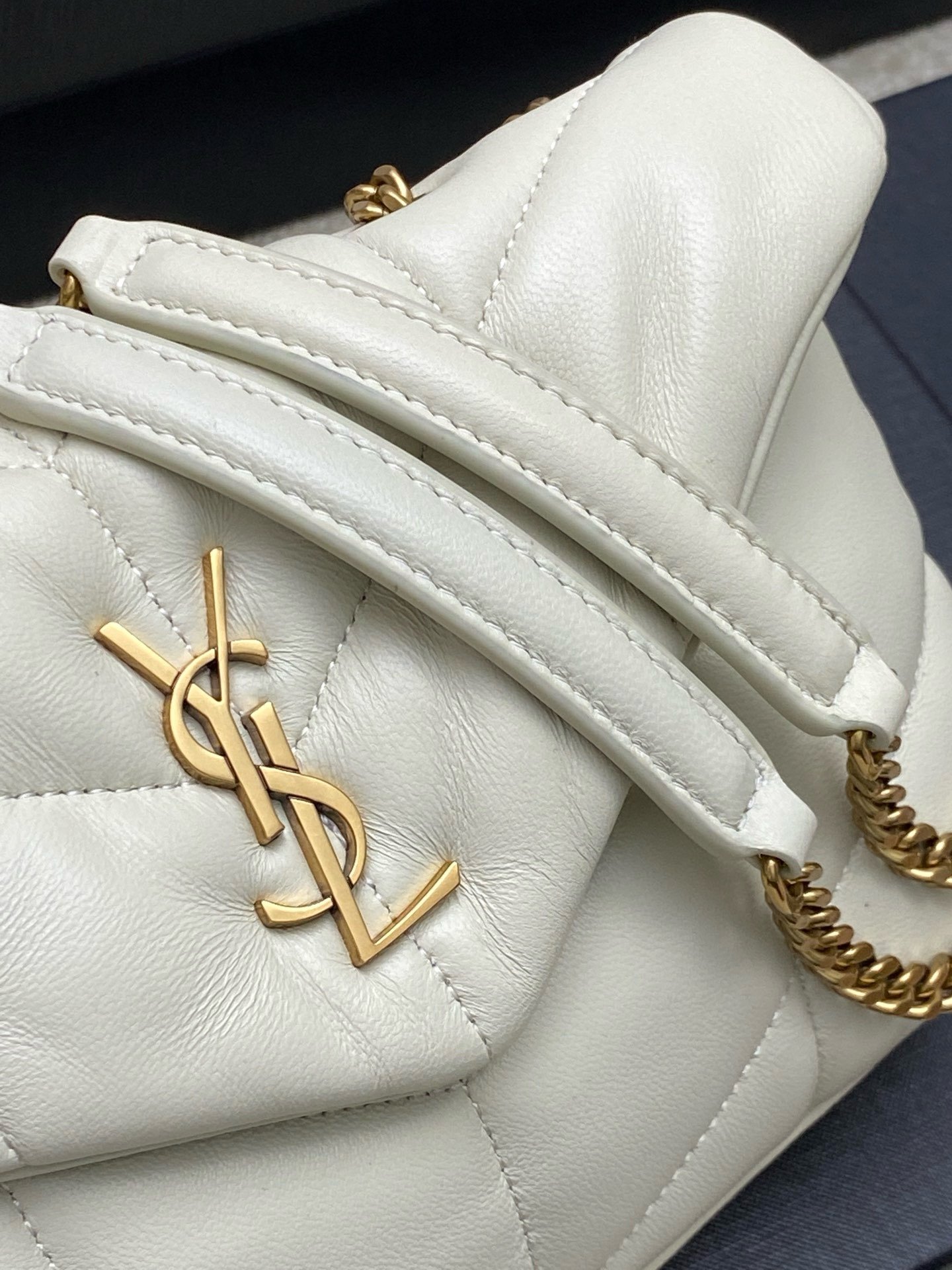 𝙇𝙤𝙪𝙇𝙤𝙪 𝙥𝙪𝙛𝙛𝙚𝙧～LOULOU PUFFER New Mini Double Chain Quilted Lambskin Bag Milk White Lambskin/Antique Gold 759337