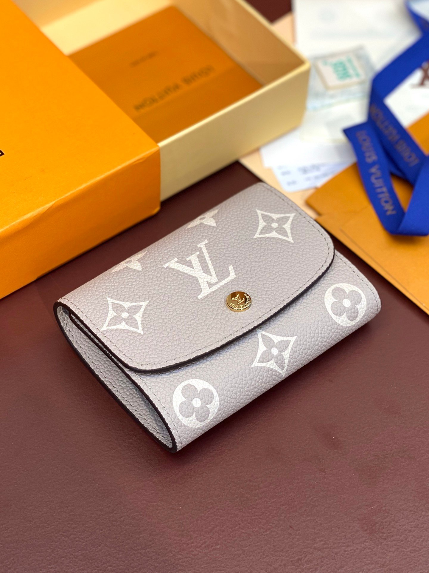 LV Grey! Short! Wallet Wallet made of soft monogramempreinte leather