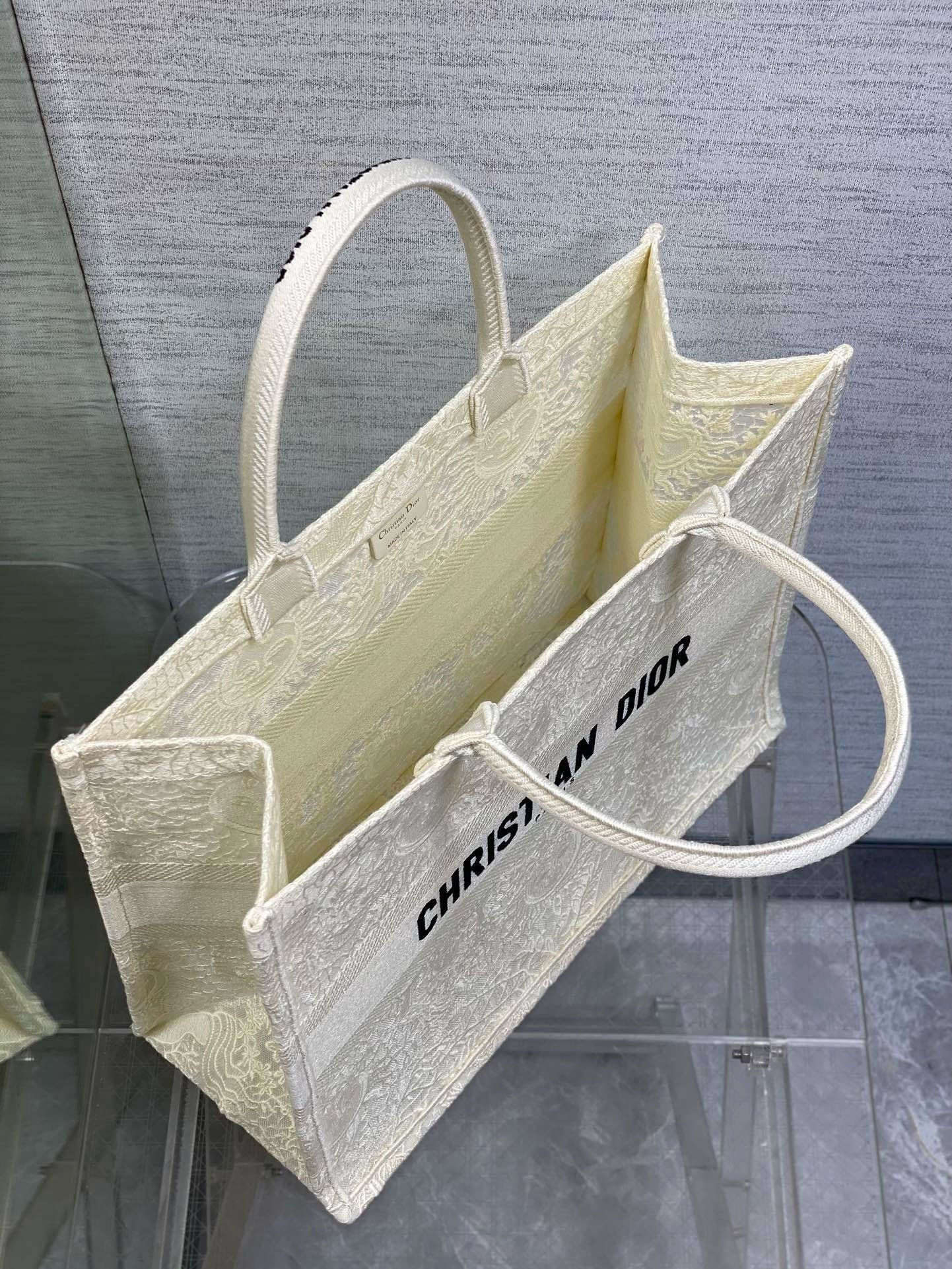 Tote's latest lace sun element series