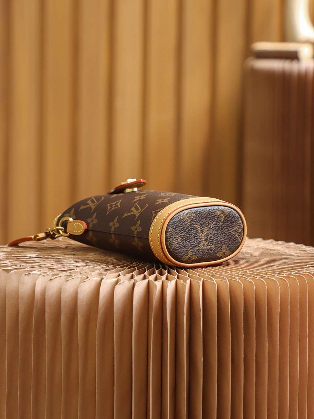 Louis Vuitton FOLD ME系列#m80874# SP 14.5*18*6.5cm