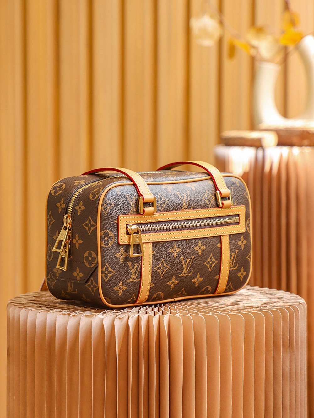 Louis Vuitton CITE New and Used Series #m46321# 26*16*11cm