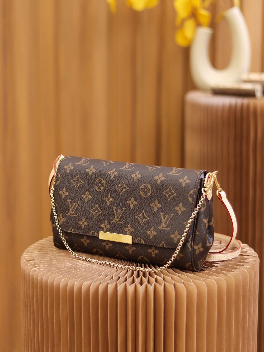 Louis Vuitton FAVORITE series m40718 26*15*4cm
