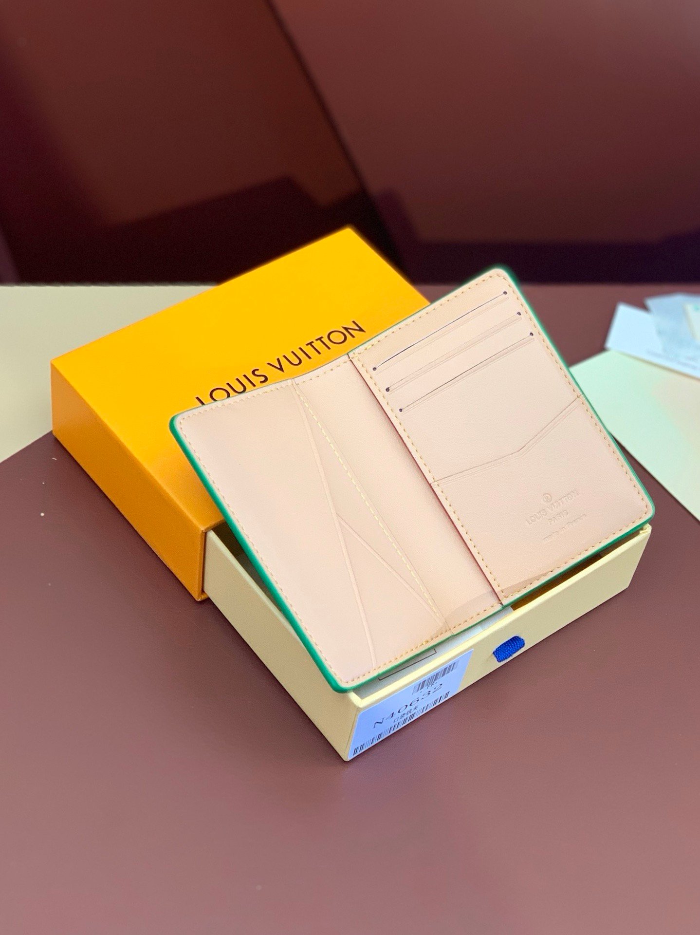 l.vuitton marque deposee bright colors 7.5×1×1 cm