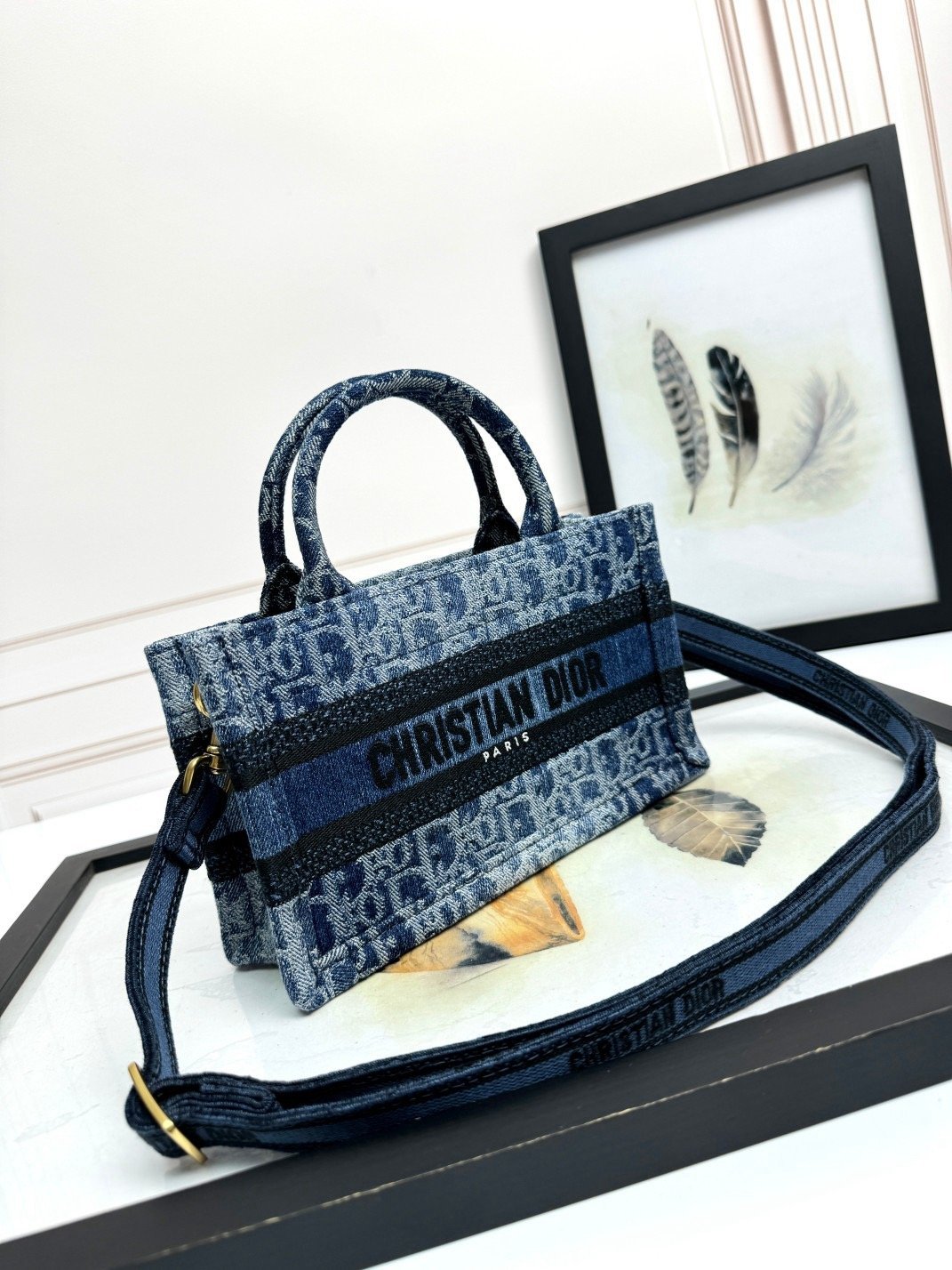𝐃𝐢𝐨𝐫 𝐁𝐨𝐨𝐤 𝐓𝐨𝐭𝐞 Shoulder strap mini denim D D6687