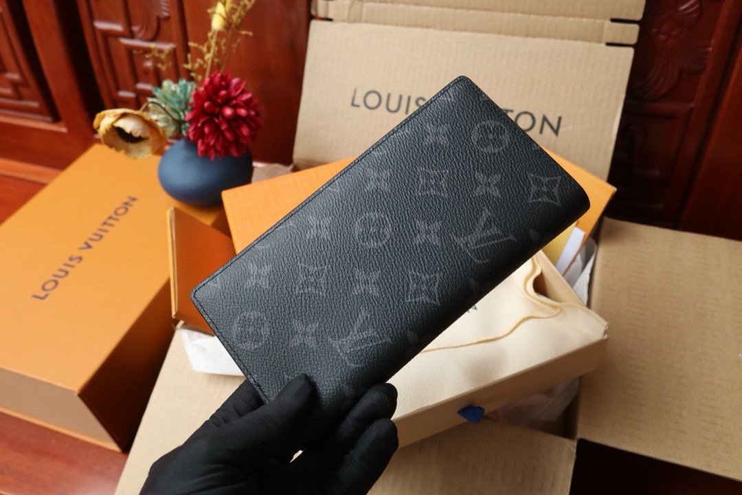LV brazza wallet