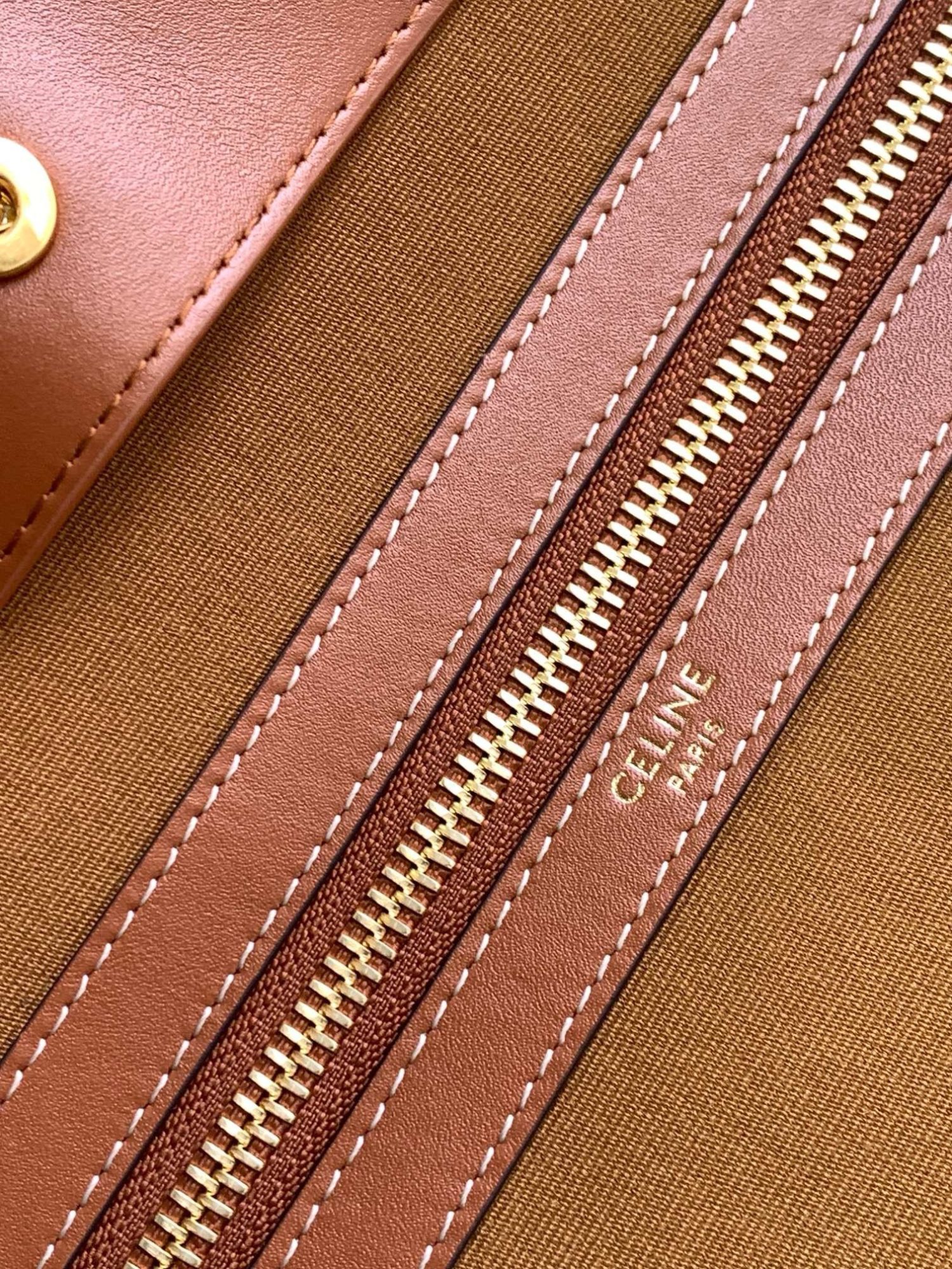 CELIN_E CABAS Medium Bag in Calfskin with Logo Print 31.5 x 31.5 x 16 cm