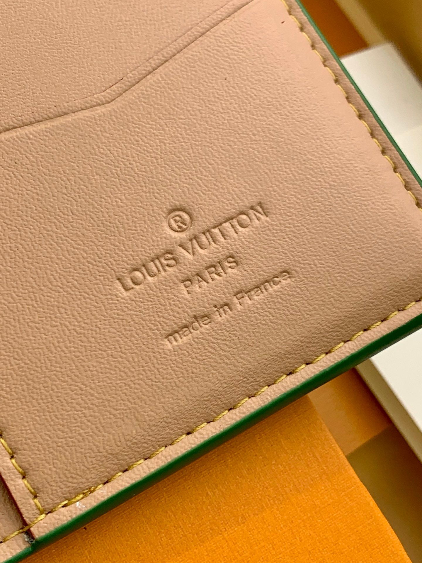 l.vuitton marque deposee bright colors 7.5×1×1 cm
