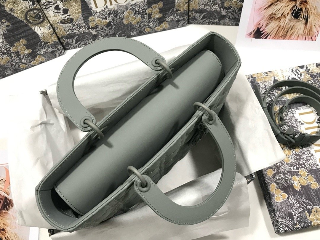 Lady Dior seven check frosted rattan beef leather clamshell handbag with shoulder strap M0566