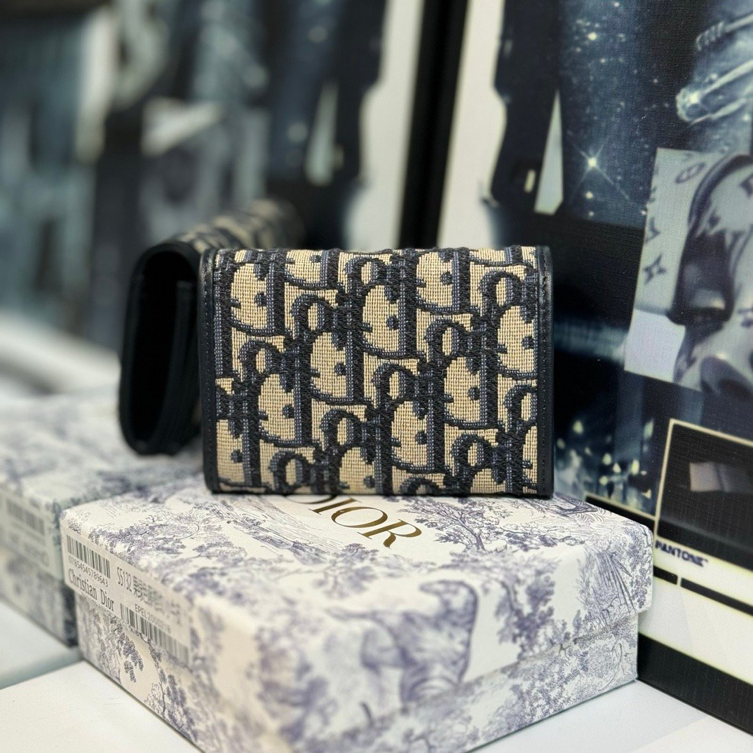 montaigne glycine wallet in blue oblique print fabric