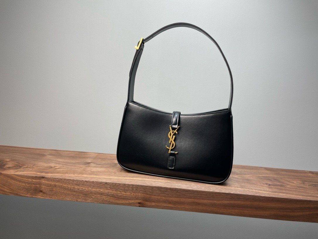 【𝑳𝑬 𝟓 𝑨 𝟕】𝙍𝙤𝙨𝙚 same style smooth plain leather 𝙃𝙊𝘽𝙊 handbag Plain leather gold/black 𝟔𝟓𝟕𝟐𝟐𝟖