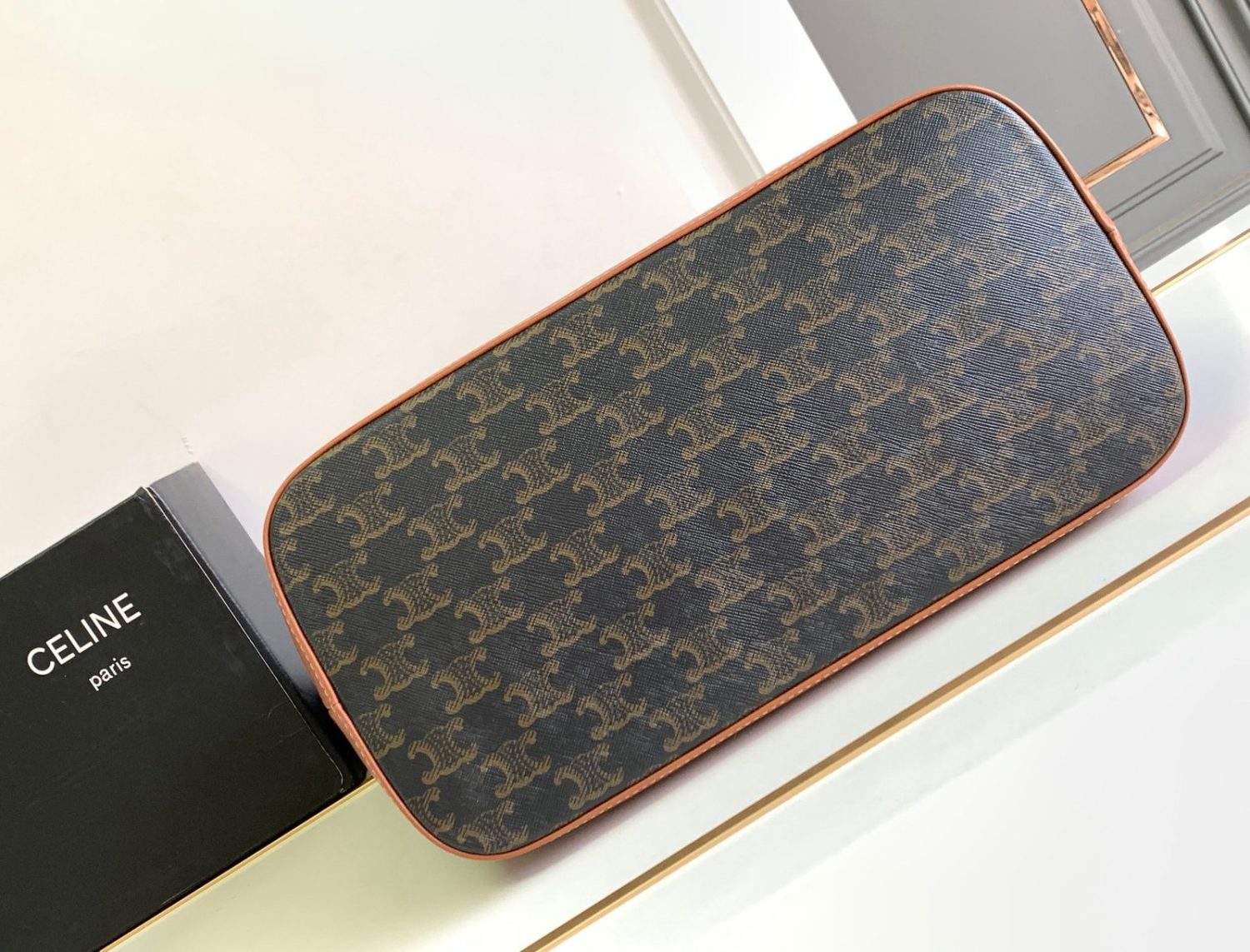 CELIN_E CABAS Medium Bag in Calfskin with Logo Print 31.5 x 31.5 x 16 cm
