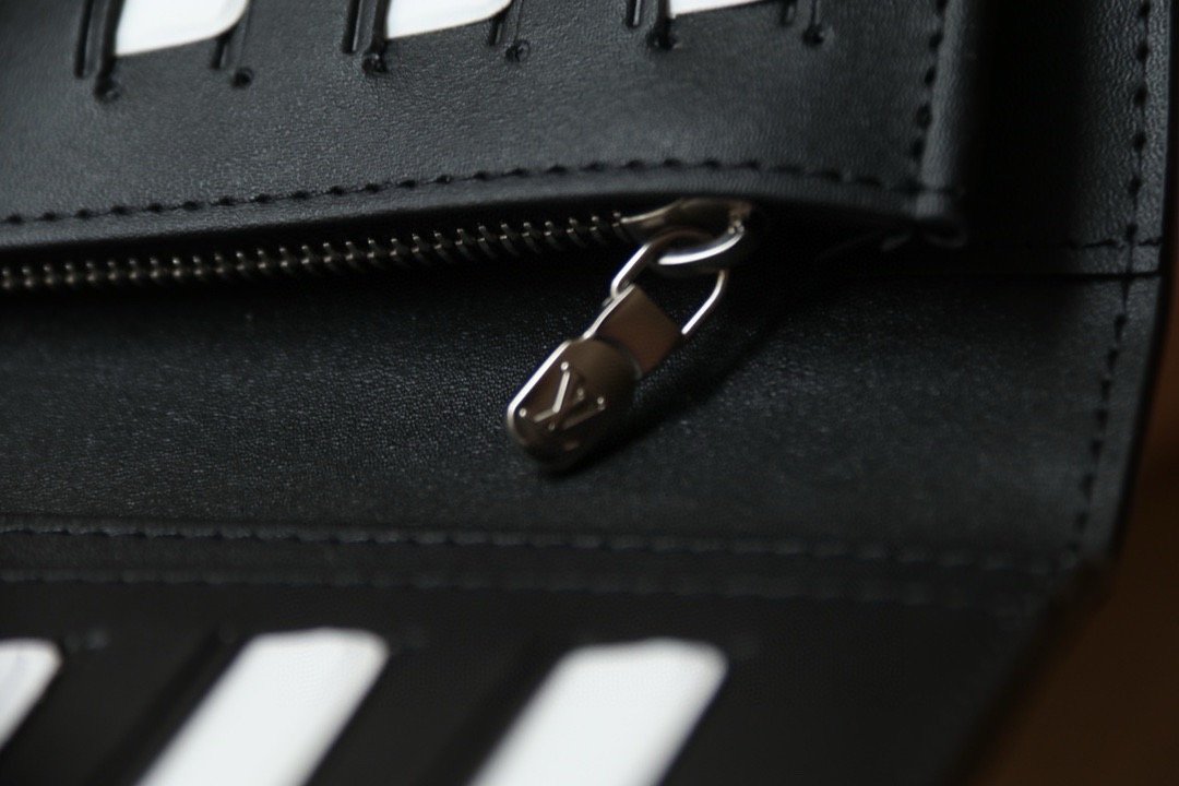 LV brazza wallet card holder embossed style