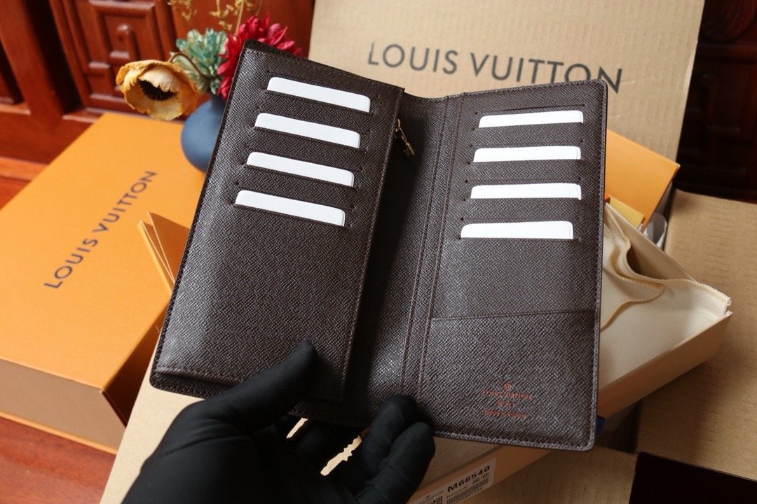 LV brazza wallet card holder