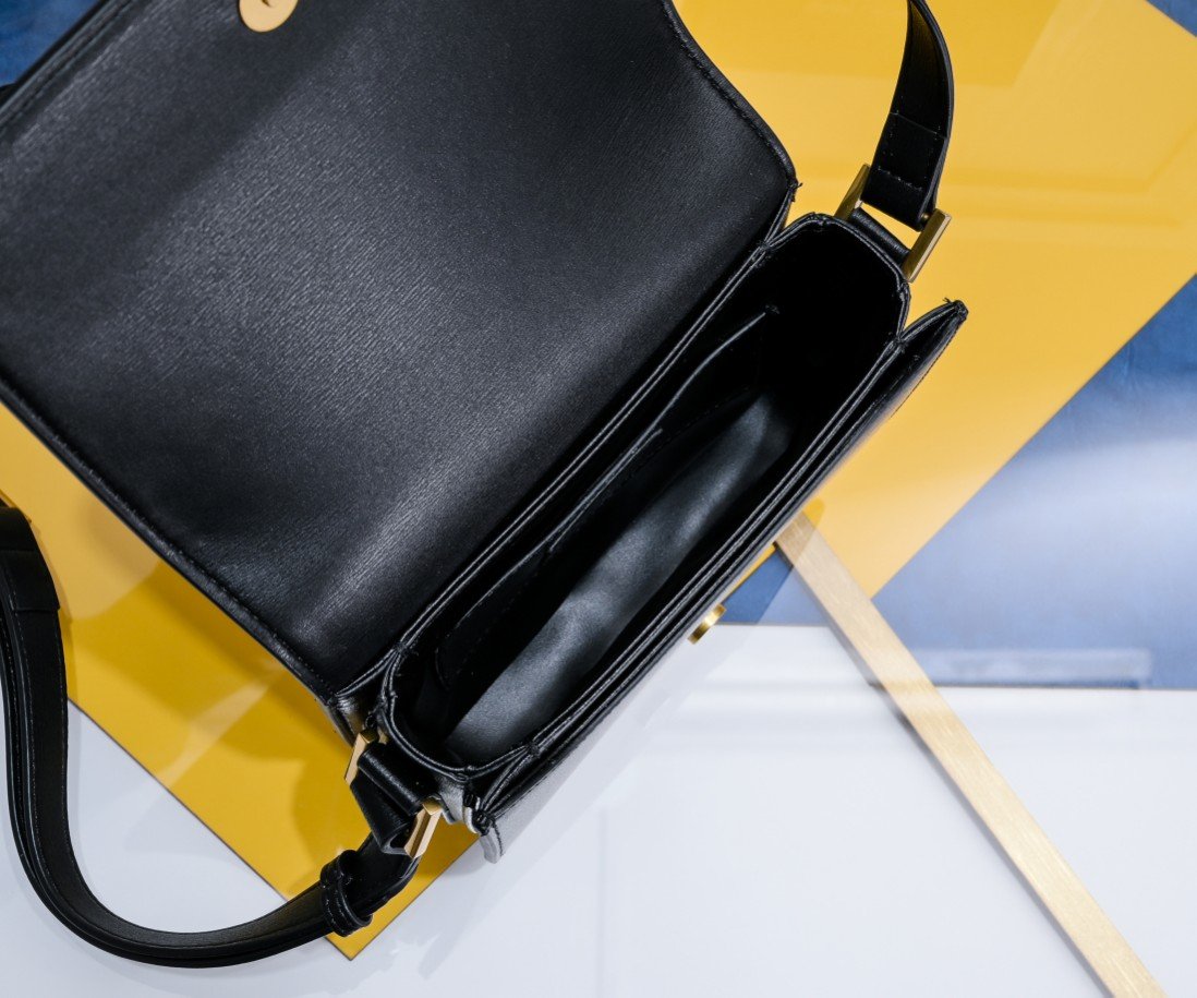 Saint Laurent - Flap Saddle Bag